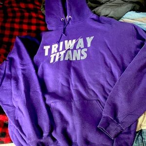 Selling a triway titans hoodie Xl women’s, brand new never worn